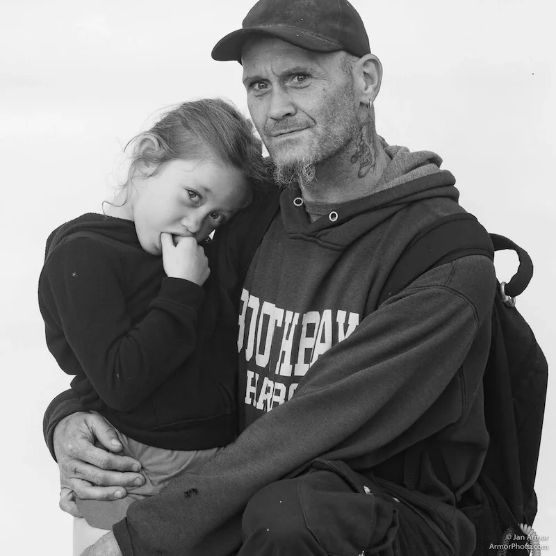 Engagement au Premier Plan : Les Portraits Sociaux de Jan Armor 02