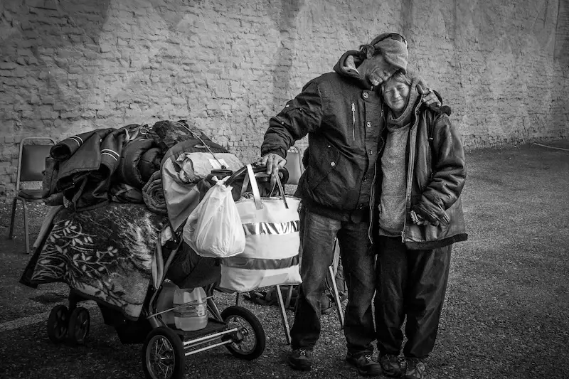 Engagement au Premier Plan : Les Portraits Sociaux de Jan Armor 04
