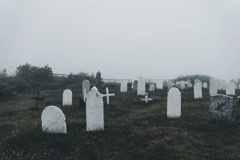 Halloween Photoshoot Ideas for Terrifyingly Spooky Shots - 08