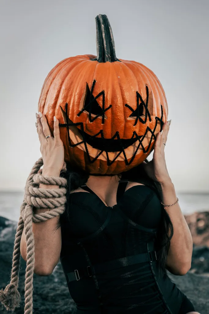 Halloween Photoshoot Ideas for Terrifyingly Spooky Shots - 10
