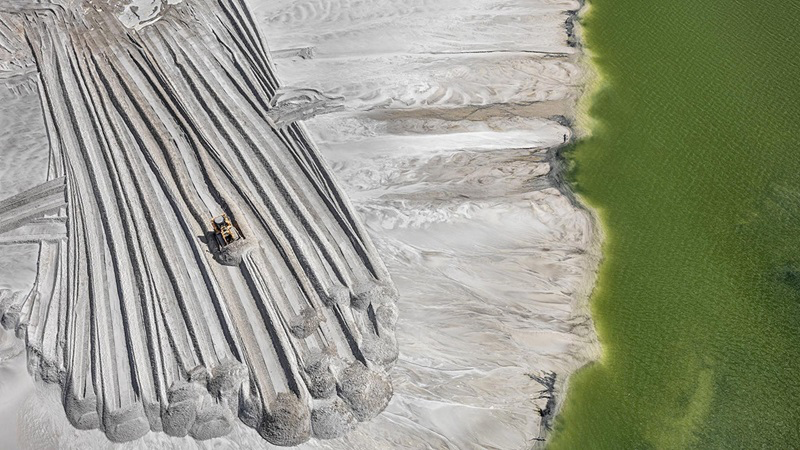 The Power of Images in Raising Awareness for a Fragile Earth - 06