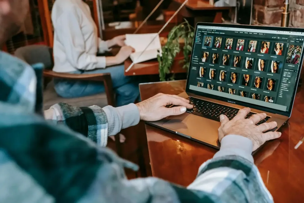 How AI Enhances Photo Management Software for Creatives - 00
