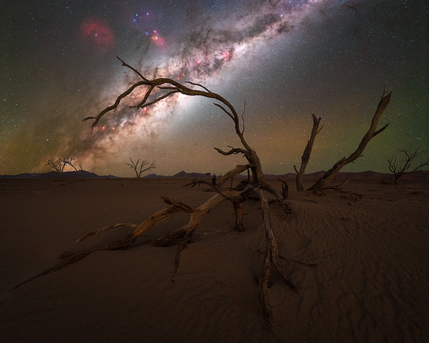 À la poursuite des paysages et du cosmos avec l'astrophotographe Burak Esenbey - 00